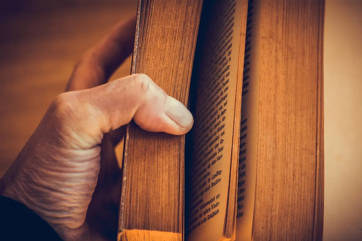 Short Story vs Flash Fiction: How to Choose the Right Form for Your Idea
